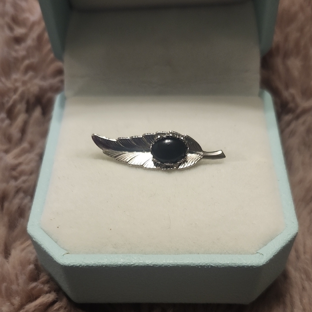Elegant Silver Feather Brooch with Black Stone